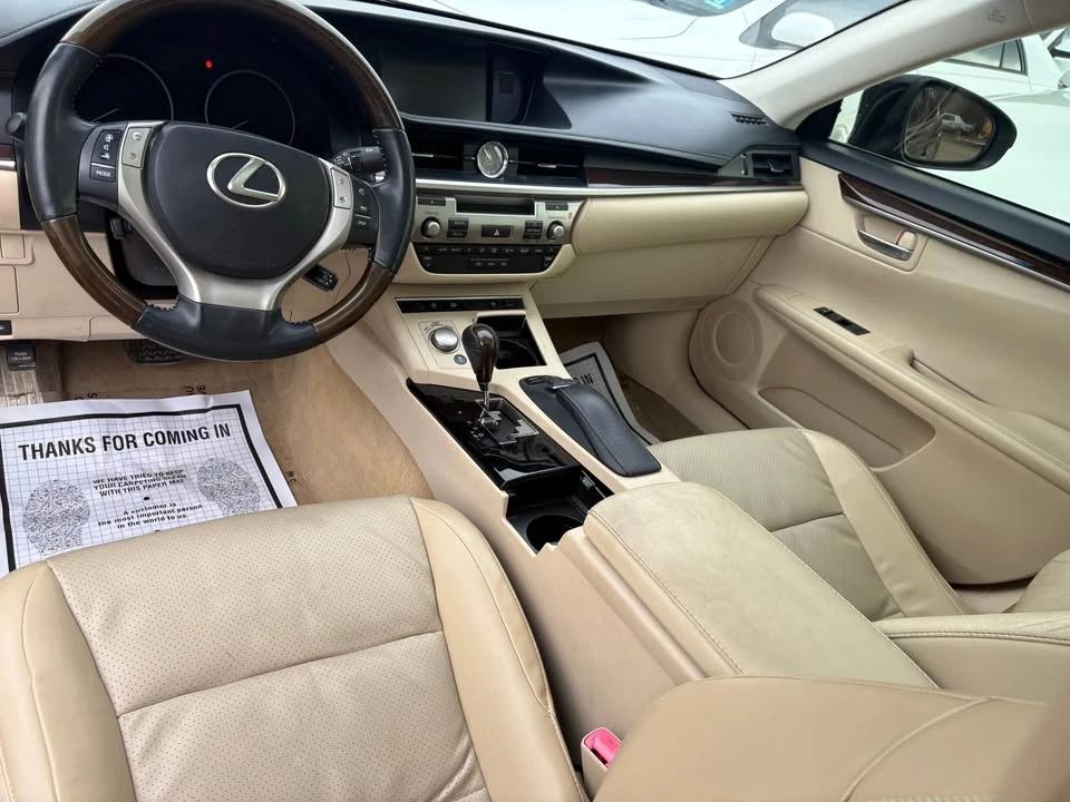 2013 Lexus ES 6th Gen - Image 9 of 11