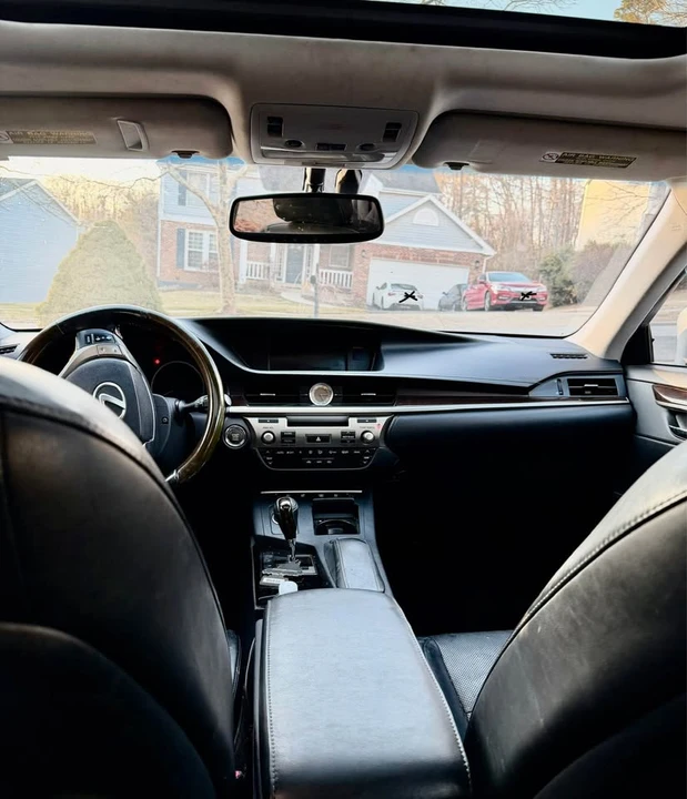 2013 Lexus ES 6th Gen - Image 3 of 6