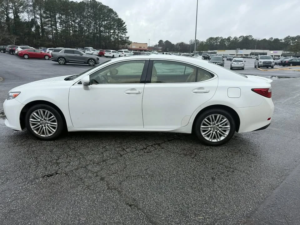 2013 Lexus ES 6th Gen - Image 4 of 10