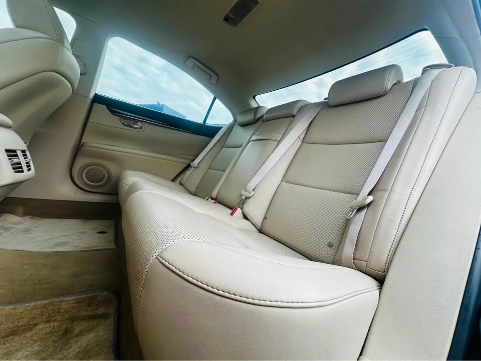2013 Lexus ES 6th Gen - Image 10 of 20