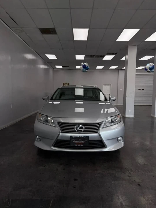 2013 Lexus ES 6th Gen - Image 2 of 16