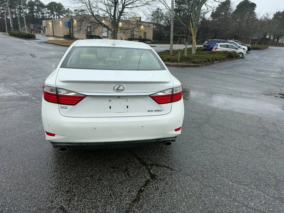 2013 Lexus ES 6th Gen - Image 8 of 10