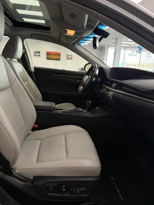 2013 Lexus ES 6th Gen - Image 9 of 16