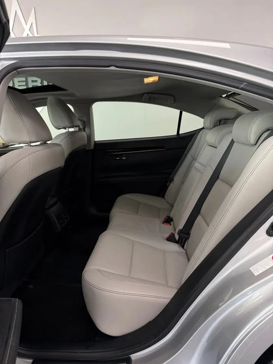 2013 Lexus ES 6th Gen - Image 16 of 16