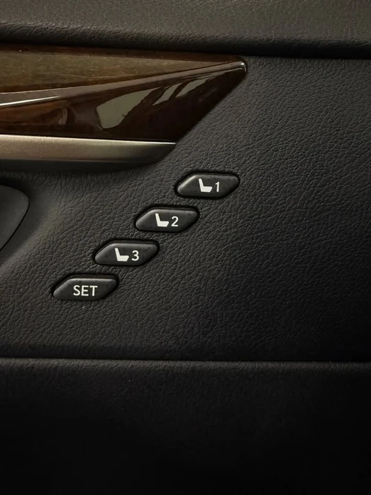 2013 Lexus ES 6th Gen - Image 14 of 16