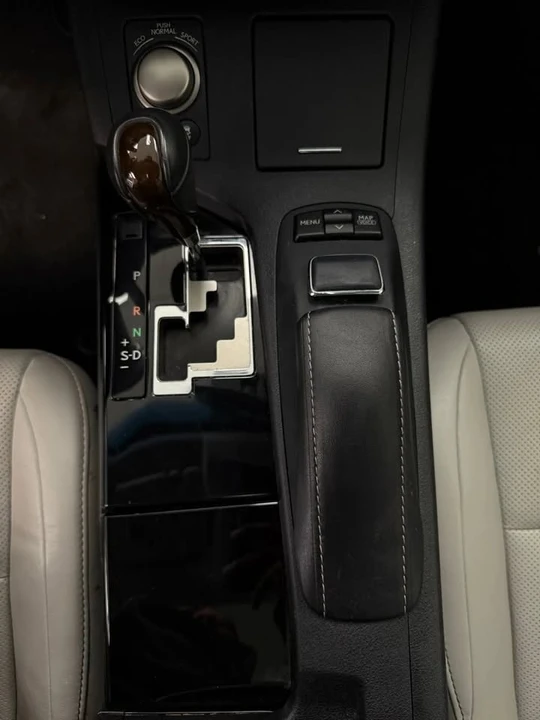 2013 Lexus ES 6th Gen - Image 12 of 16