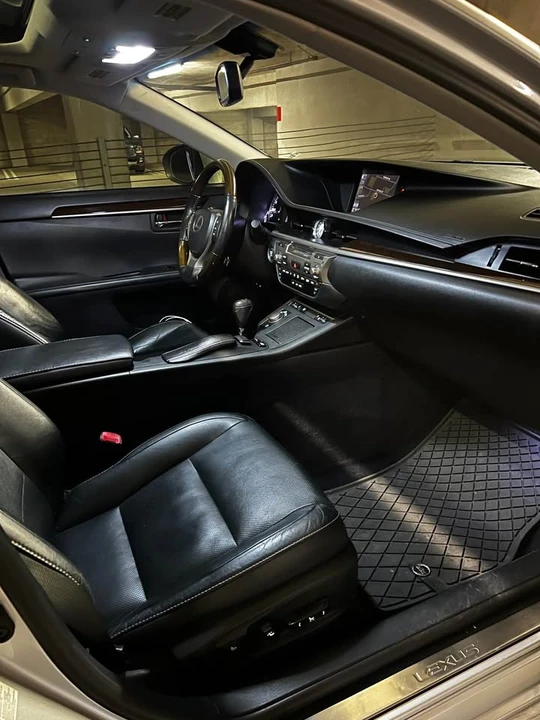 2013 Lexus ES 6th Gen - Image 11 of 20