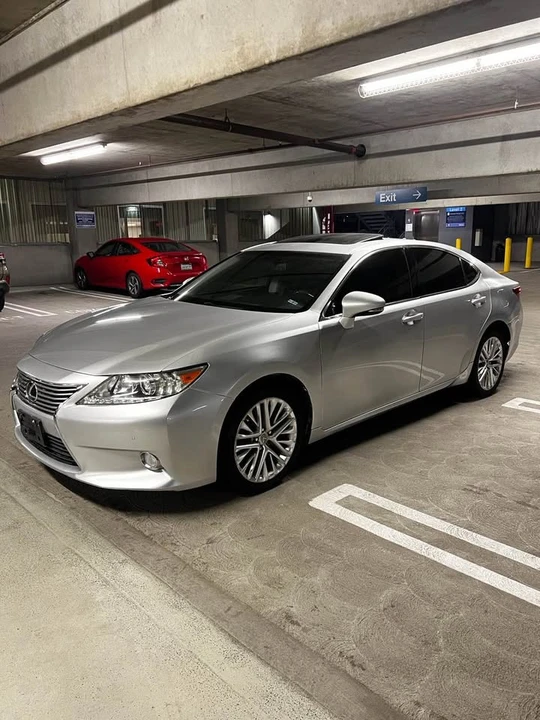 2013 Lexus ES 6th Gen - Image 3 of 20