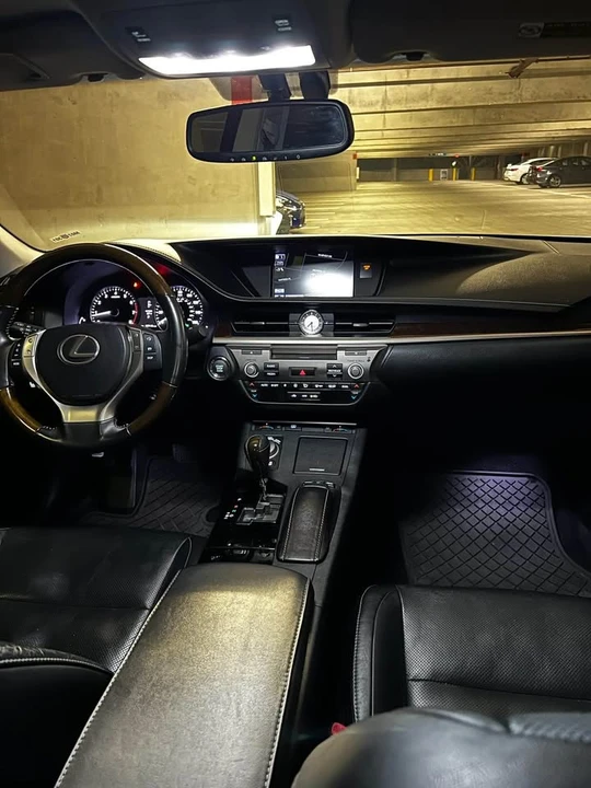 2013 Lexus ES 6th Gen - Image 15 of 20