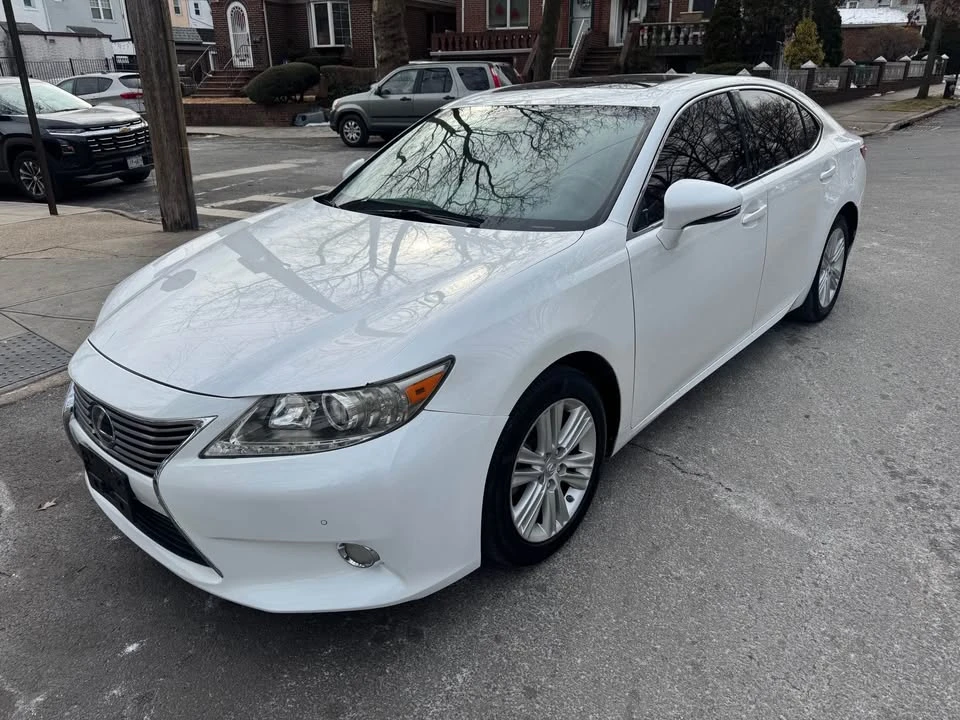 2013 Lexus ES 6th Gen - Image 2 of 18