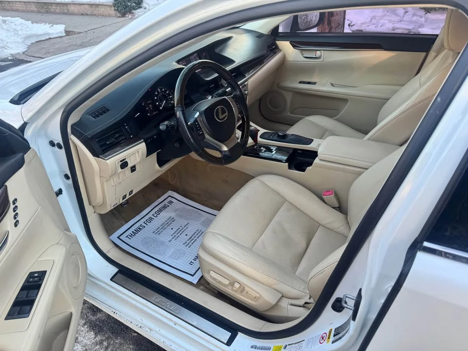 2013 Lexus ES 6th Gen - Image 14 of 18
