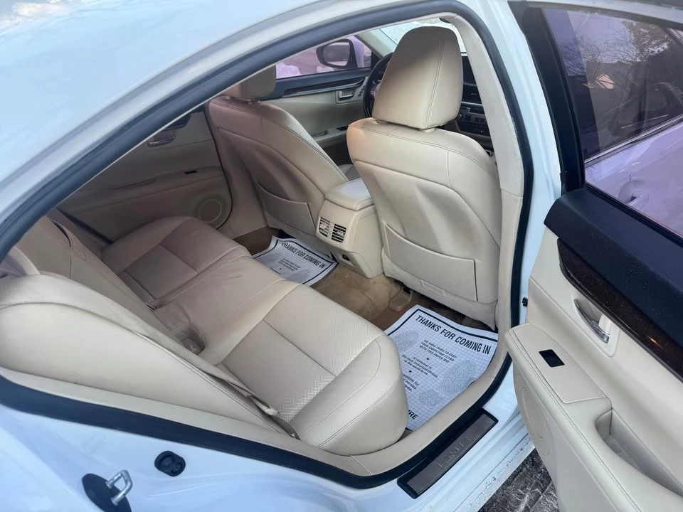 2013 Lexus ES 6th Gen - Image 11 of 18