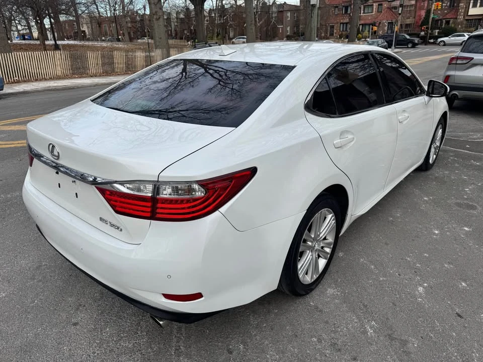 2013 Lexus ES 6th Gen - Image 5 of 18