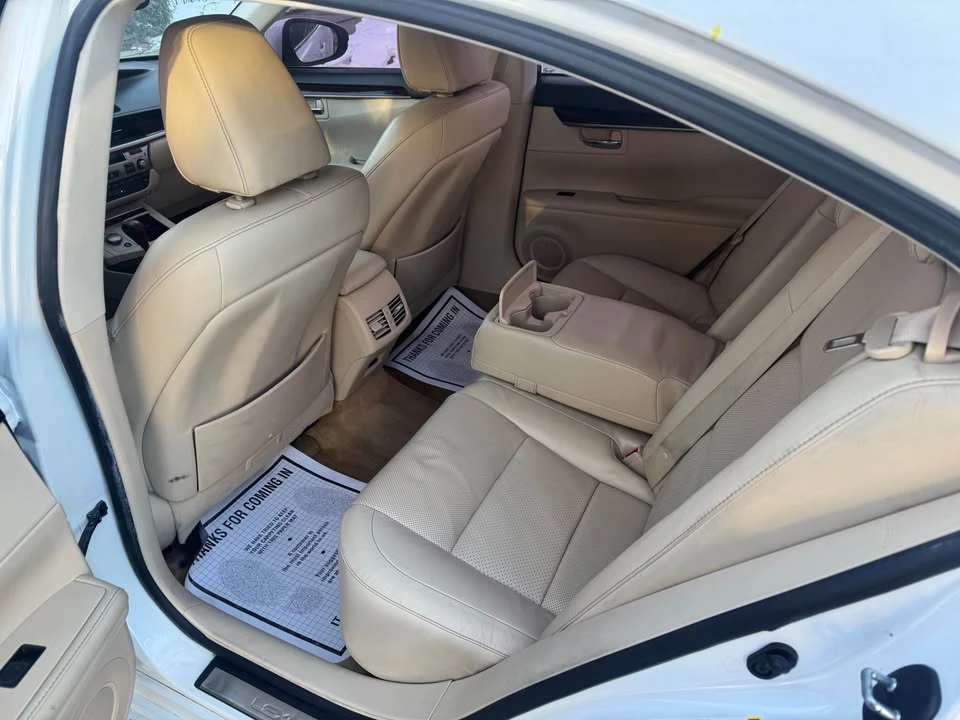 2013 Lexus ES 6th Gen - Image 12 of 18