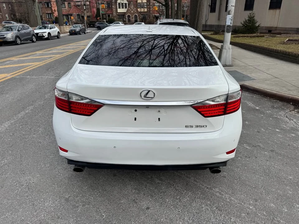 2013 Lexus ES 6th Gen - Image 4 of 18