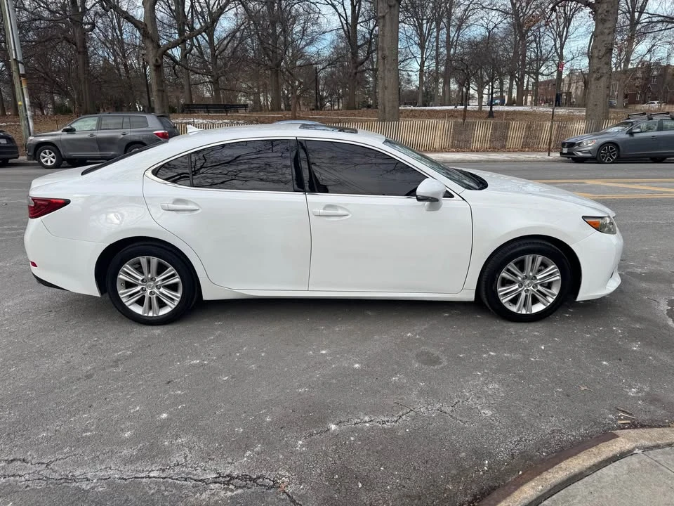 2013 Lexus ES 6th Gen - Image 7 of 18