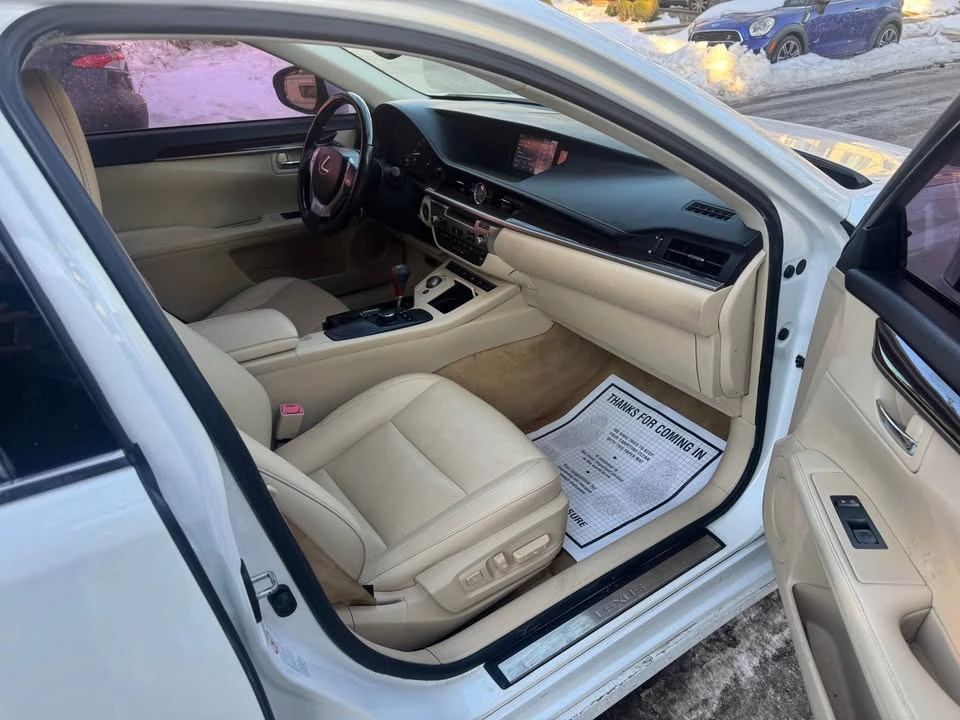 2013 Lexus ES 6th Gen - Image 13 of 18