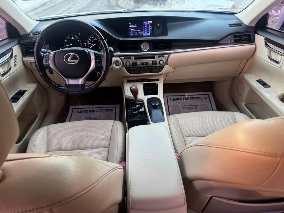 2013 Lexus ES 6th Gen - Image 16 of 18