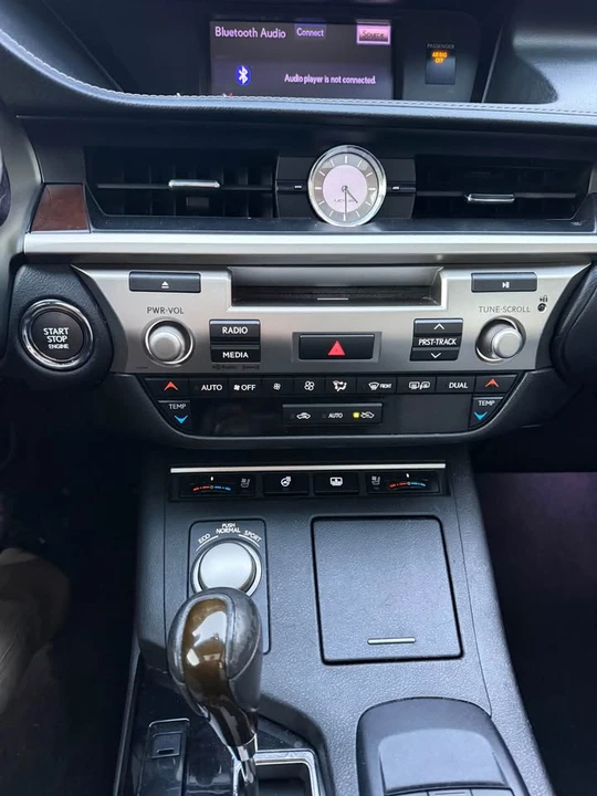 2013 Lexus ES 6th Gen - Image 14 of 16