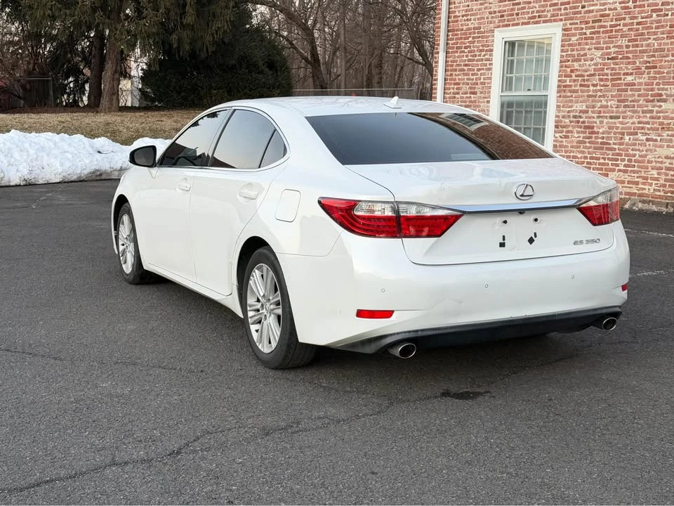 2013 Lexus ES 6th Gen - Image 7 of 16
