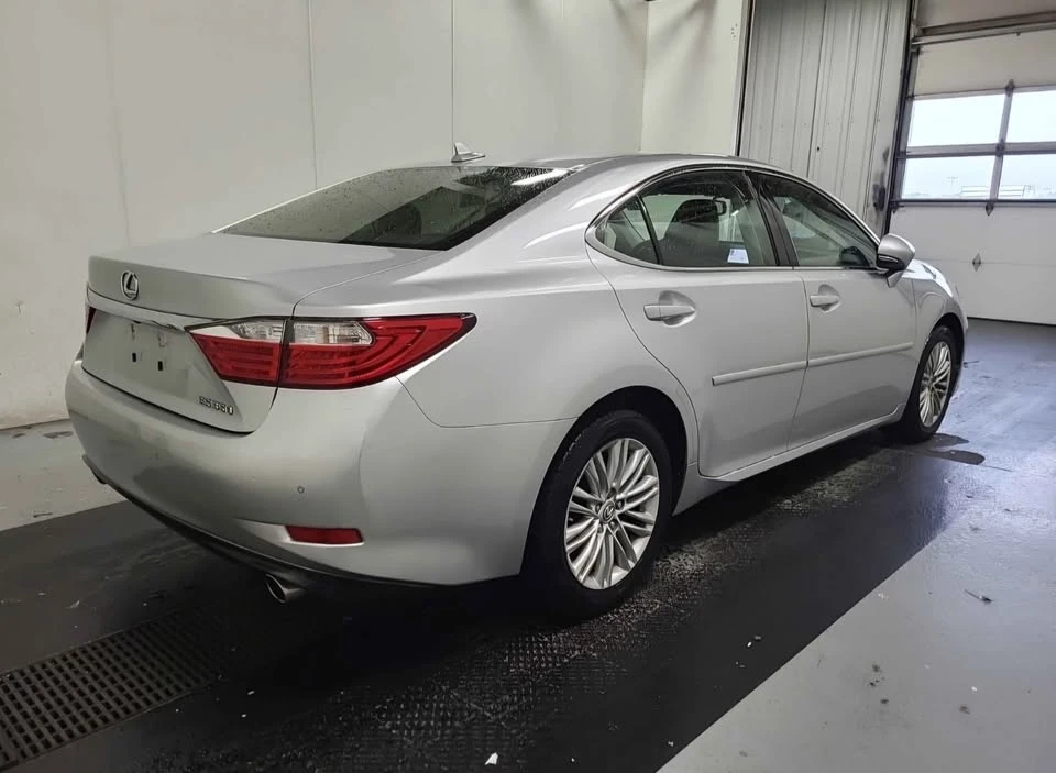 2013 Lexus ES 6th Gen - Image 6 of 15