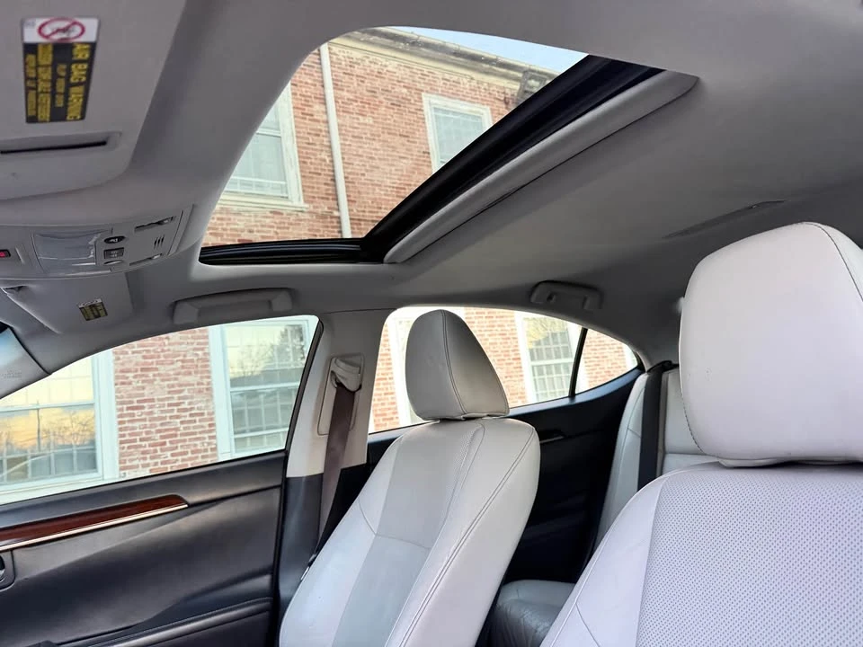 2013 Lexus ES 6th Gen - Image 15 of 16