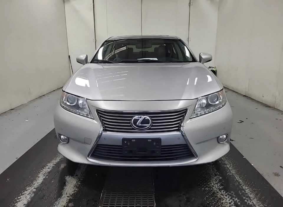 2013 Lexus ES 6th Gen - Image 2 of 15