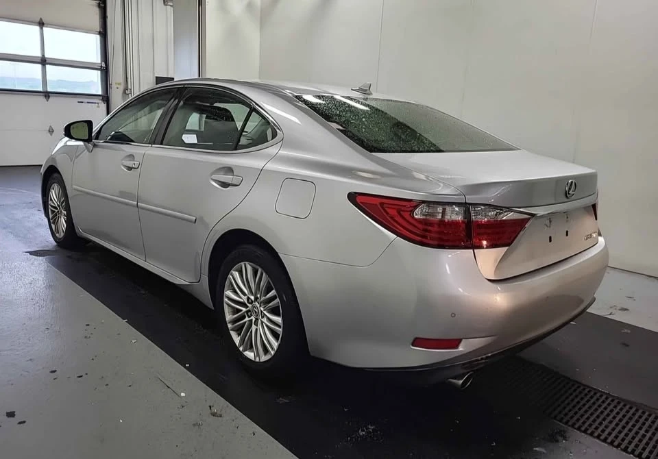 2013 Lexus ES 6th Gen - Image 4 of 15
