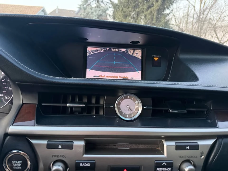 2013 Lexus ES 6th Gen - Image 13 of 16