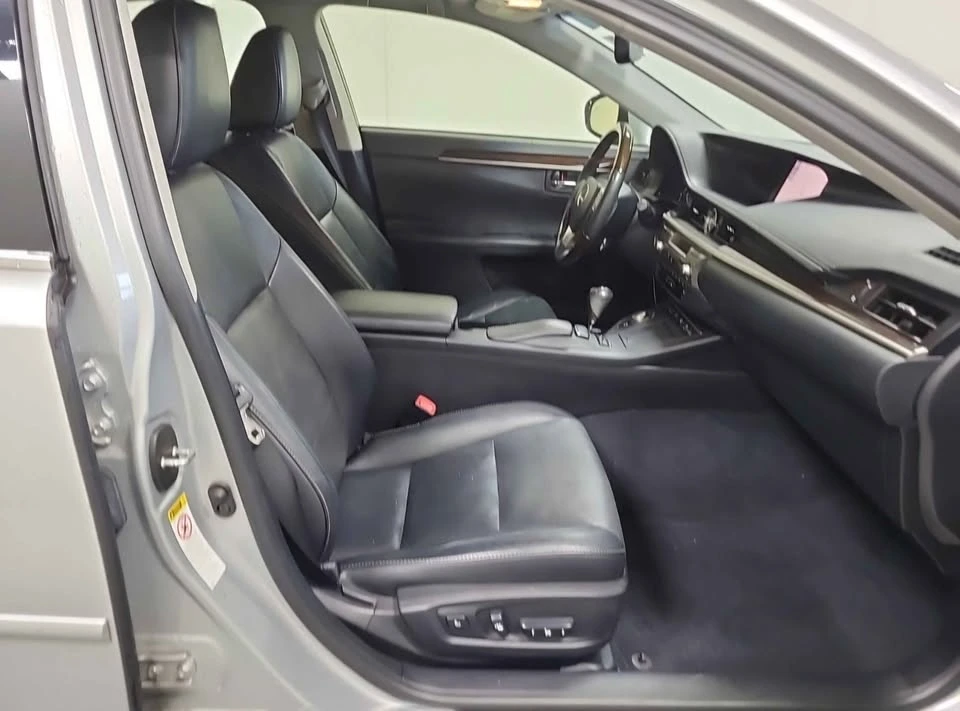 2013 Lexus ES 6th Gen - Image 10 of 15