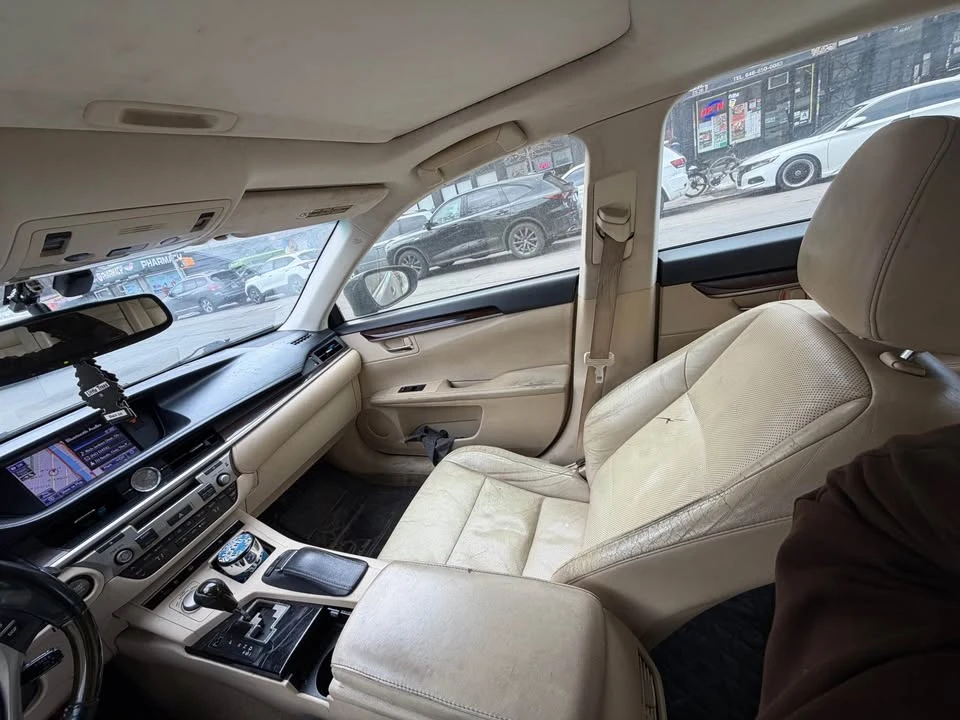 2013 Lexus ES 6th Gen - Image 5 of 7