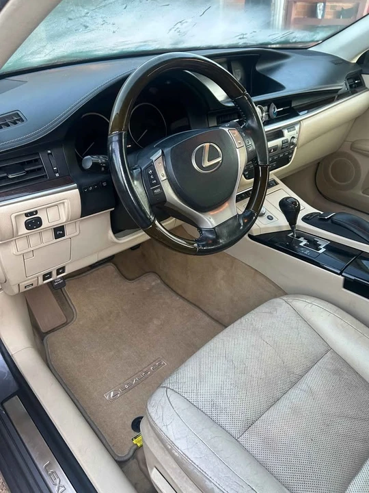 2013 Lexus ES 6th Gen - Image 6 of 9