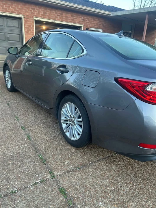 2013 Lexus ES 6th Gen - Image 2 of 9