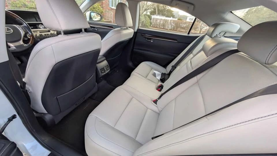 2013 Lexus ES 6th Gen - Image 4 of 9