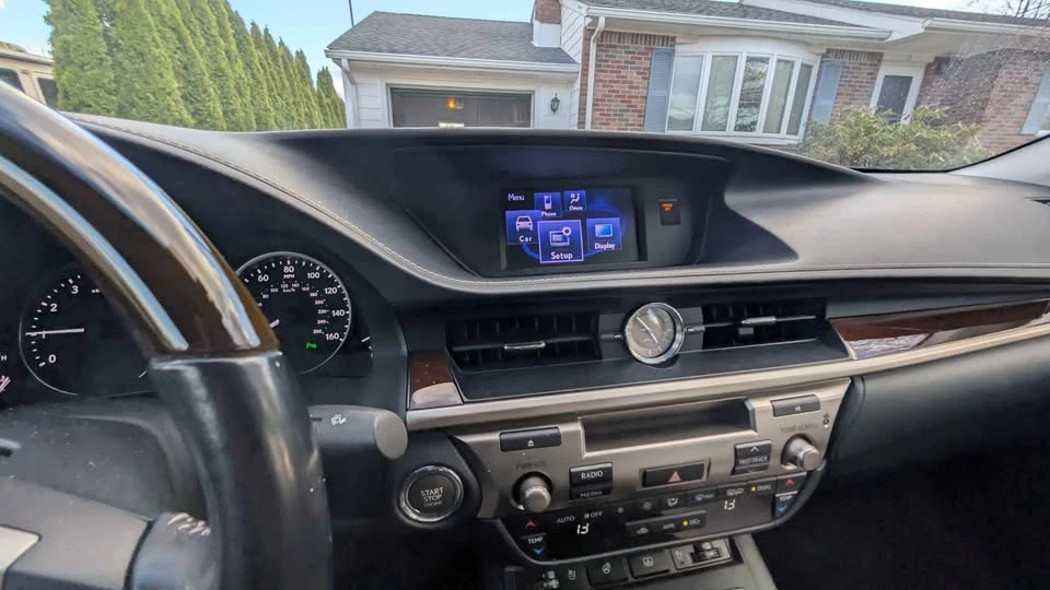 2013 Lexus ES 6th Gen - Image 6 of 9