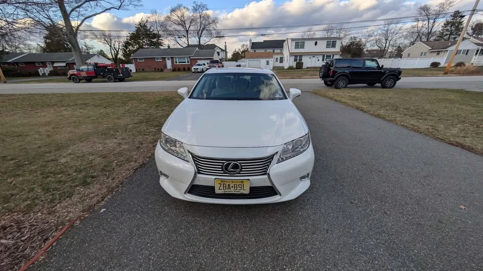 2013 Lexus ES 6th Gen - Image 8 of 9