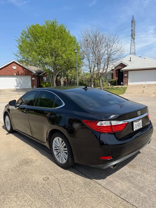 2013 Lexus ES 6th Gen - Image 3 of 19