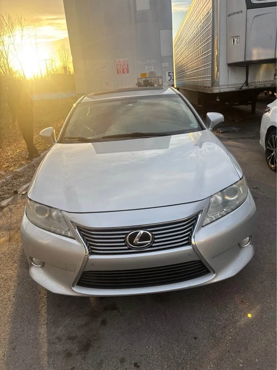 2013 Lexus ES 6th Gen - Image 4 of 9