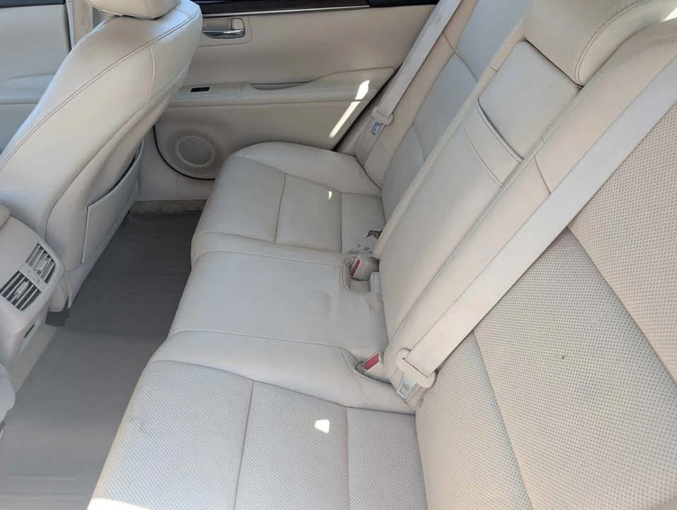 2013 Lexus ES 6th Gen - Image 6 of 10