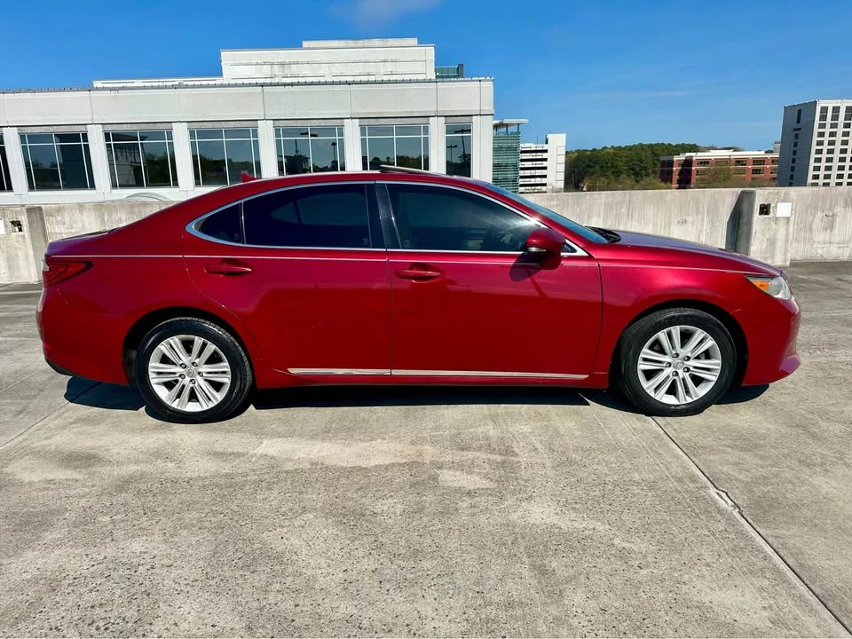 2013 Lexus ES 6th Gen - Image 2 of 14