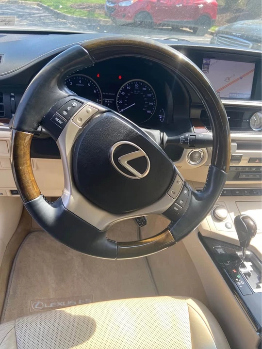 2013 Lexus ES 6th Gen - Image 8 of 14