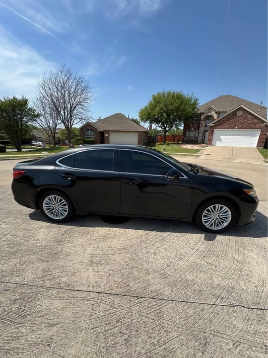 2013 Lexus ES 6th Gen - Image 8 of 19