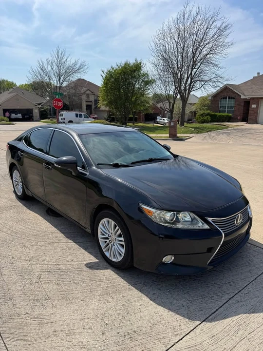 2013 Lexus ES 6th Gen - Image 9 of 19