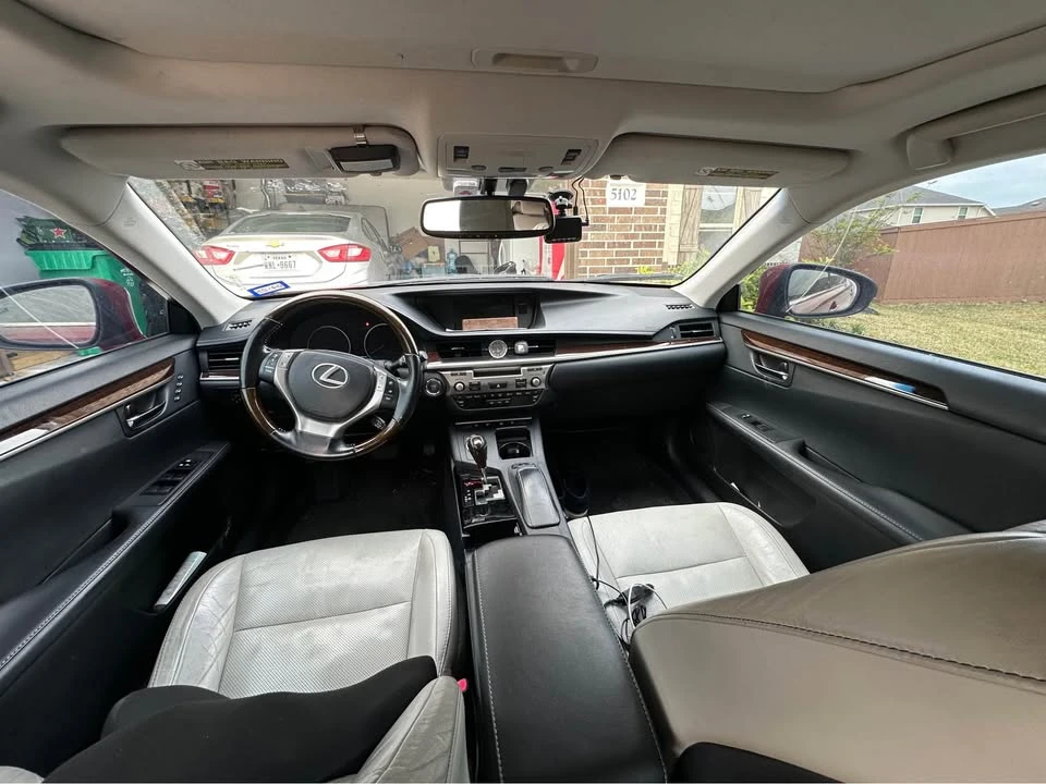 2013 Lexus ES 6th Gen - Image 4 of 11