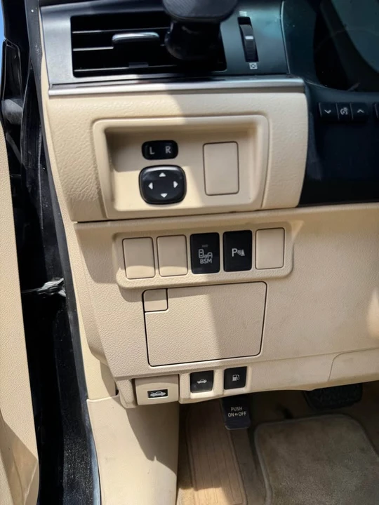 2013 Lexus ES 6th Gen - Image 16 of 19