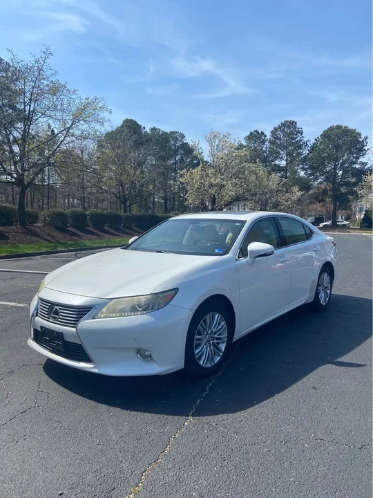 2013 Lexus ES 6th Gen - Image 12 of 12
