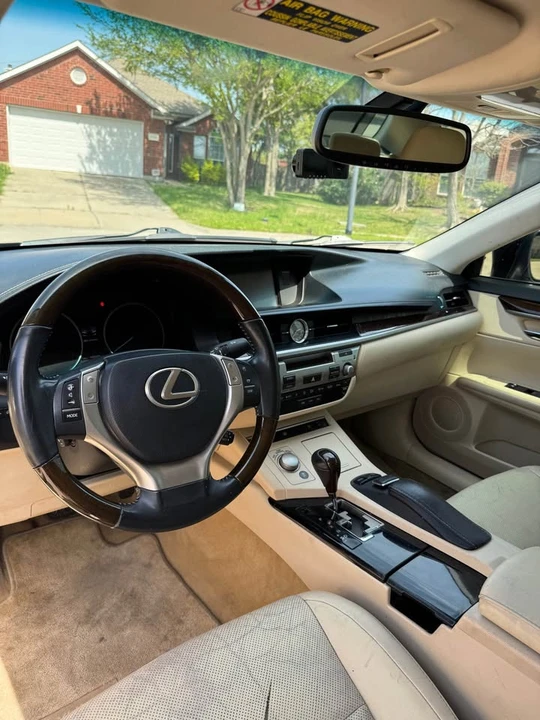 2013 Lexus ES 6th Gen - Image 10 of 19