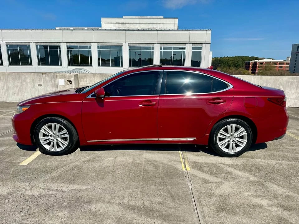 2013 Lexus ES 6th Gen - Image 4 of 14