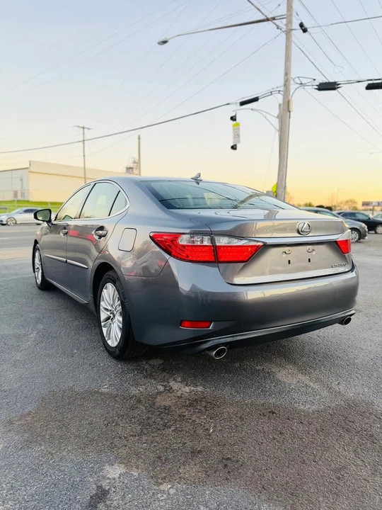 2013 Lexus ES 6th Gen - Image 16 of 16