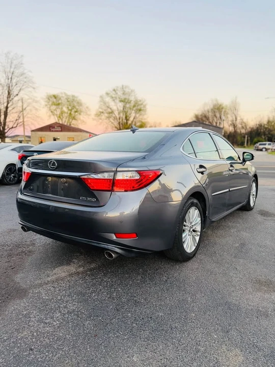2013 Lexus ES 6th Gen - Image 10 of 16